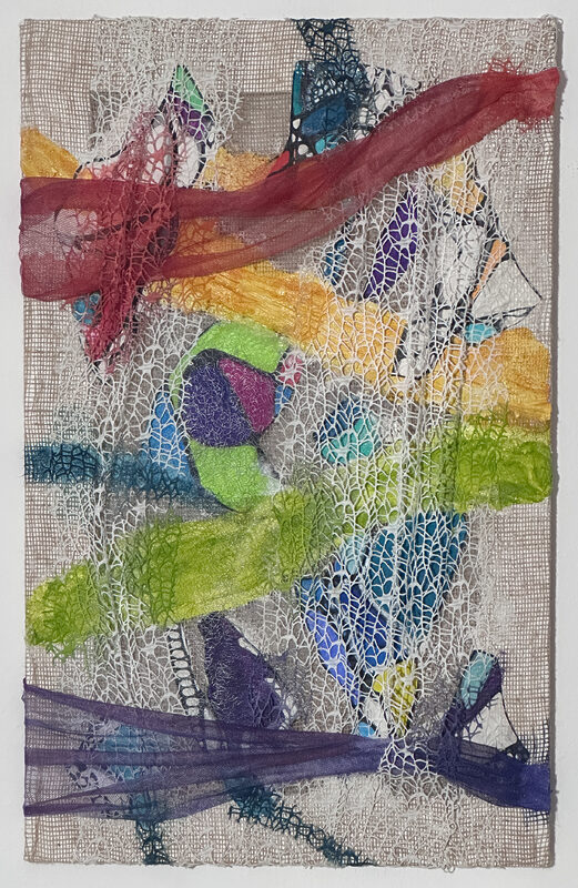 net.works.overlap.interact, Textil- und Papier-Collage auf Jutegewebe (mit Keilrahmen), 80 x 50 cm * textile and paper collage on jute, 31.5 x 20 in © 2025 by Jutta Blühberger www.juttabluehberger.at